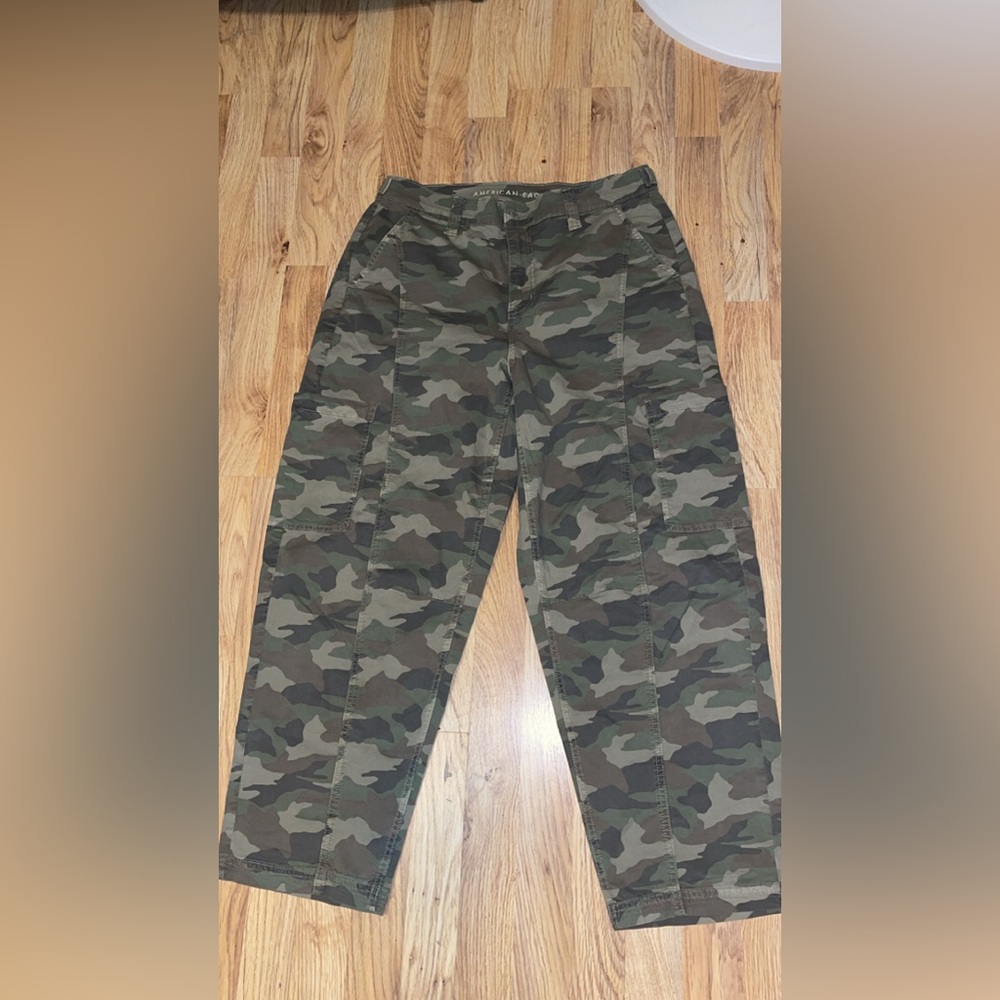 WOMEN Camouflage Cargo Pants barrel jeans.
